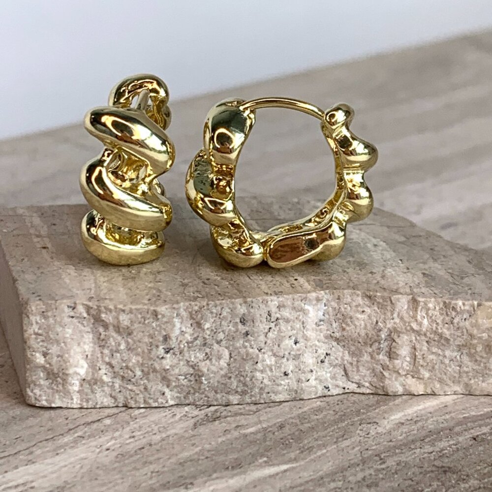 NEW~ Anthropologie Casa Clara Blossom Spiral Mini Huggie Hoop Earrings
